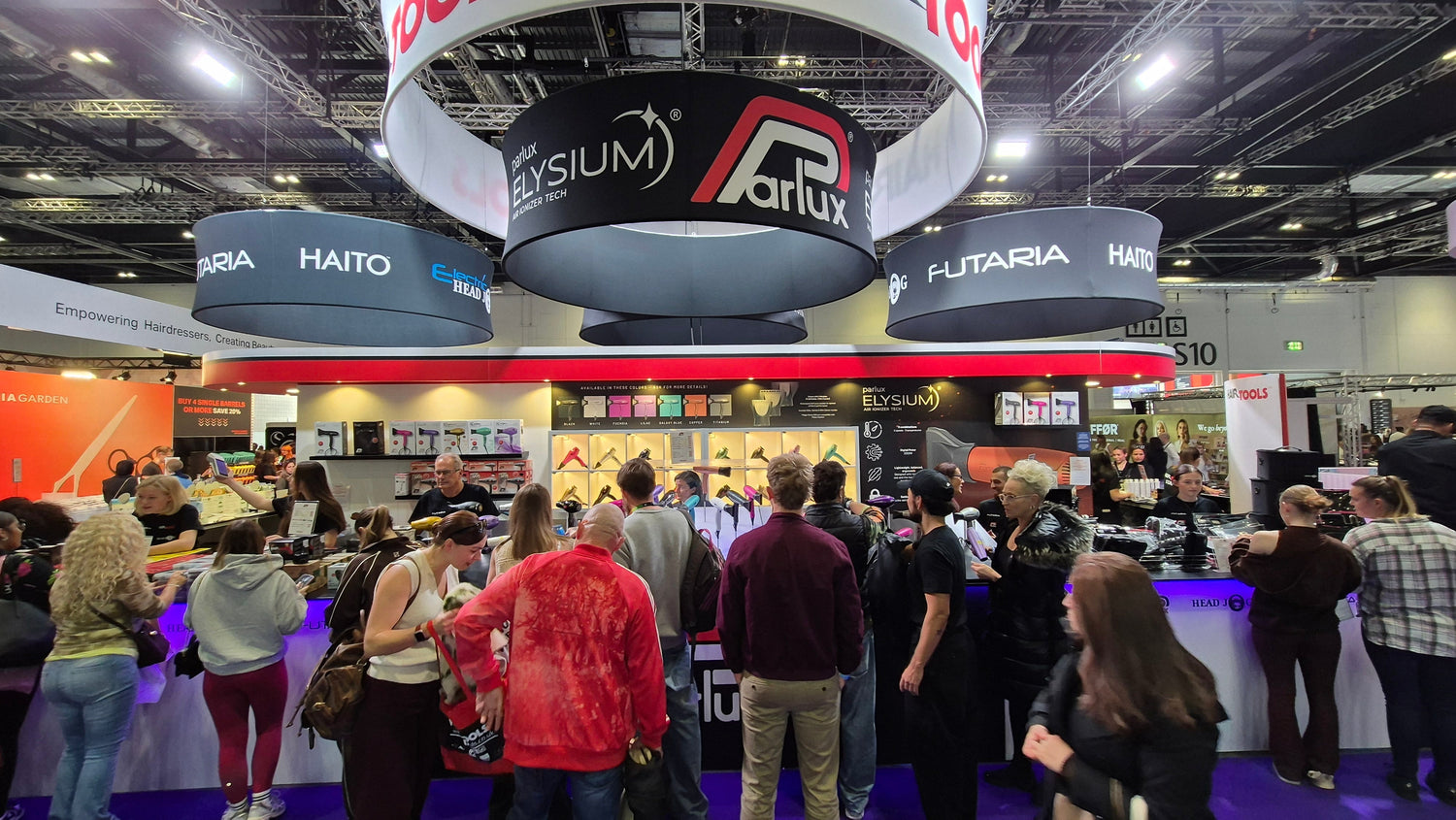Al Salon International di Londra, grande successo per gli asciugacapelli Parlux ELYSIUM®