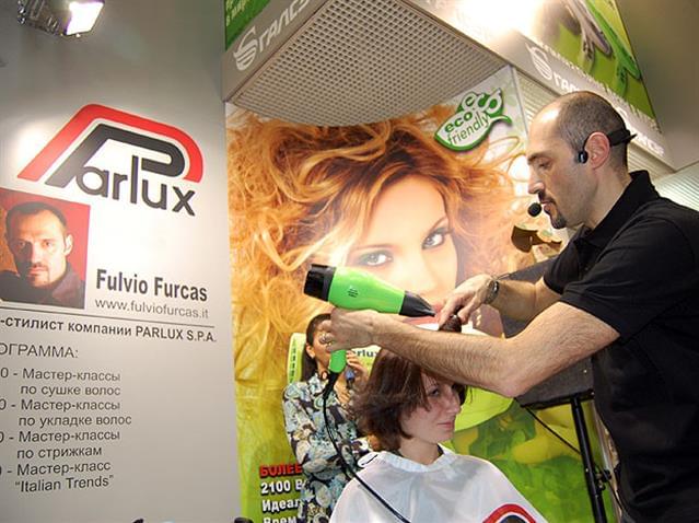 Fulvio Furcas lavora con il Parlux 3800 e il Melody Silencer.JPG